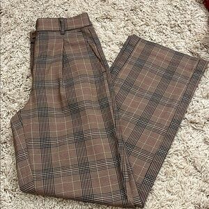 Old Navy women’s  Brown Plaid trousers